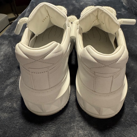 Valentino ONE STUD XL NAPPA LEATHER LOW-TOP SNEAKER - Picture 3 of 5